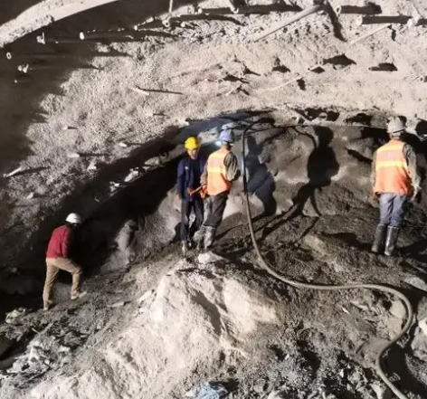 睢阳隧道拱顶带模注浆料，微膨胀注浆料的特点及施工工艺